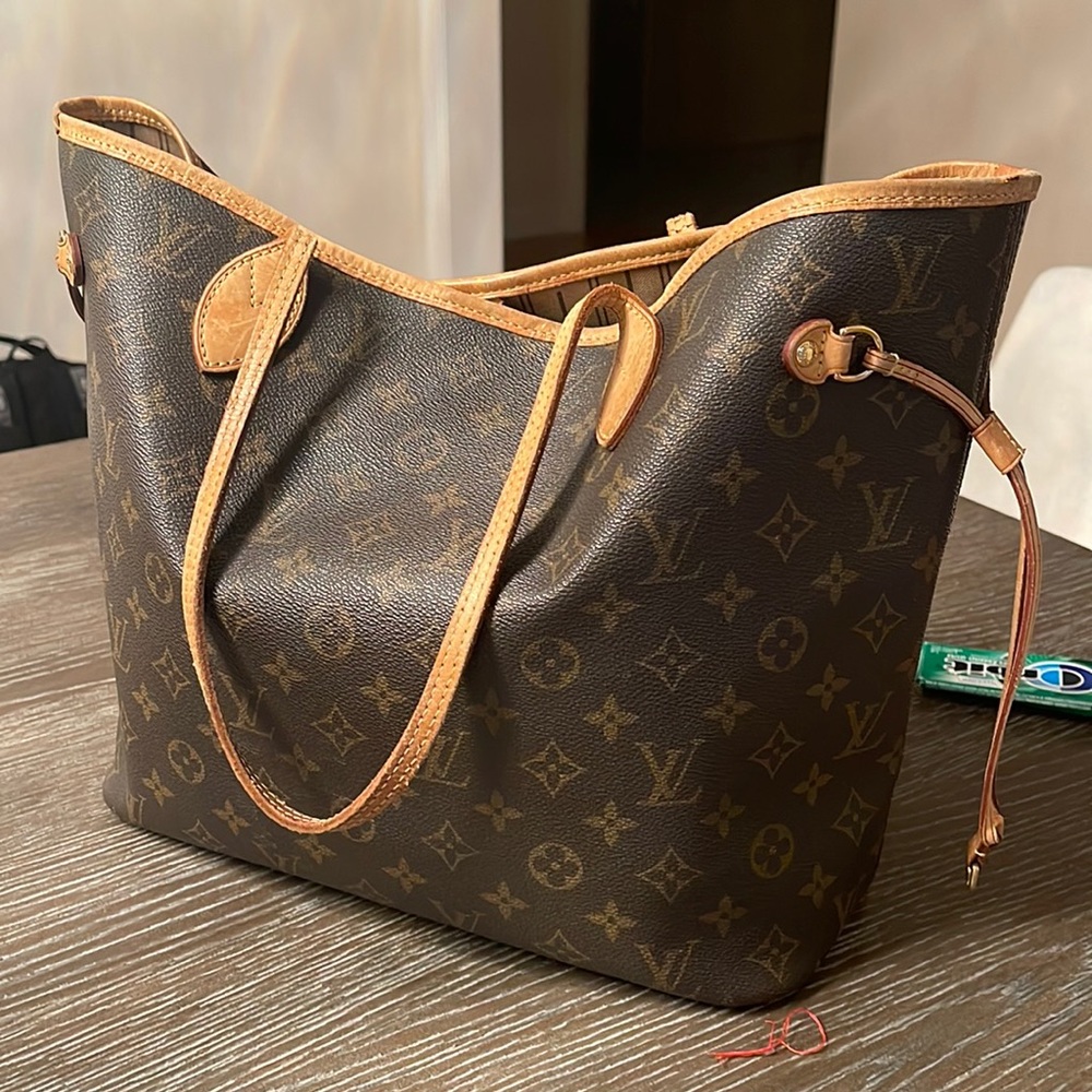 Authentic Louis Vuitton Neverfull MM Monogram tote shoulder bag preowned